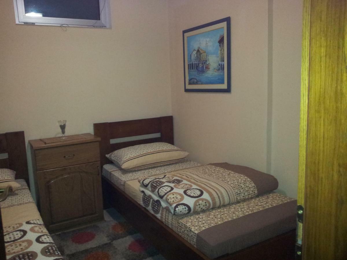 Apartment Nella Кострена Екстериор снимка