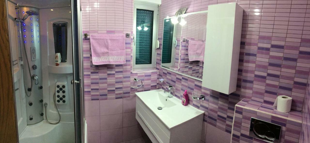 Apartment Nella Кострена Екстериор снимка