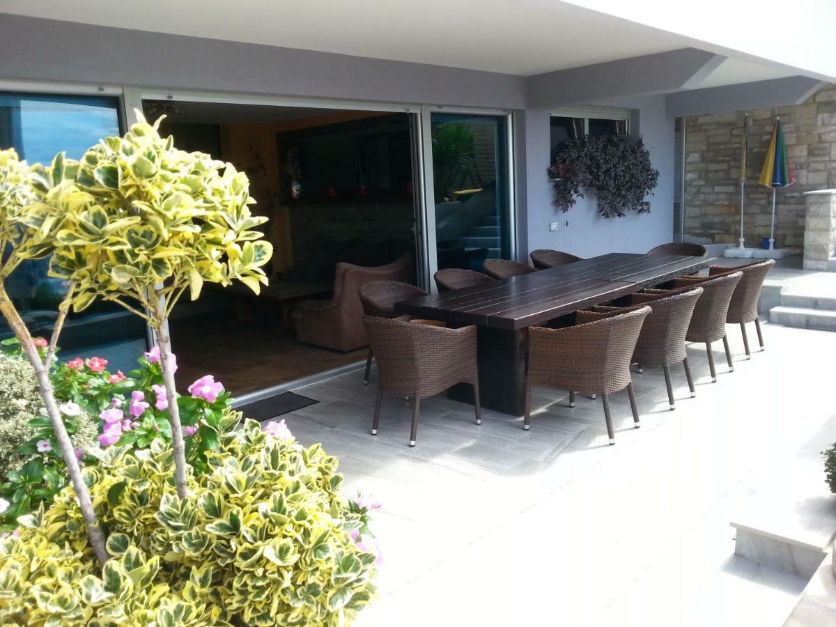 Apartment Nella Кострена Екстериор снимка