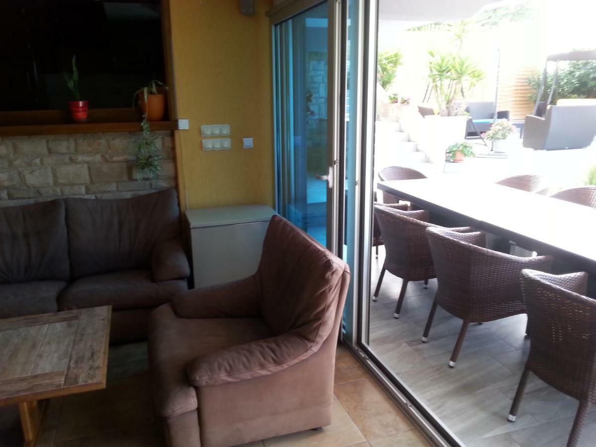 Apartment Nella Кострена Екстериор снимка