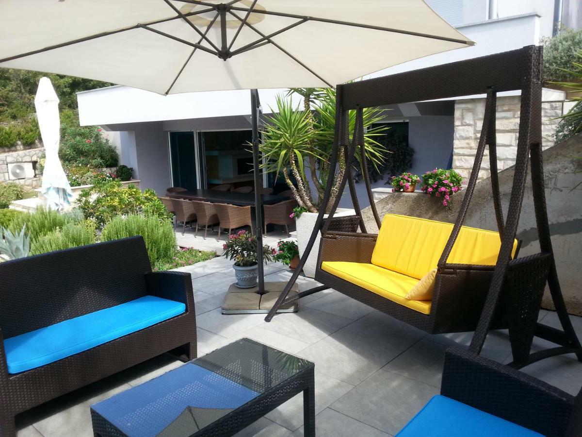 Apartment Nella Кострена Екстериор снимка