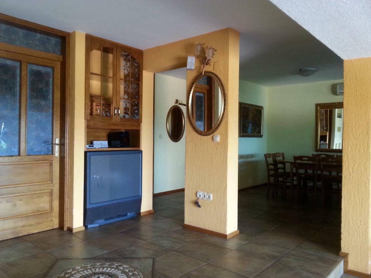 Apartment Nella Кострена Екстериор снимка