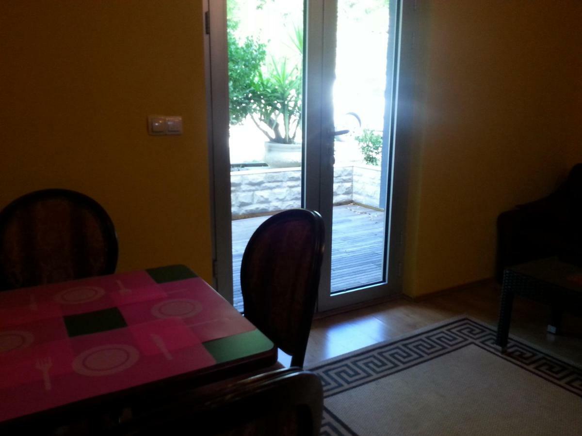 Apartment Nella Кострена Екстериор снимка