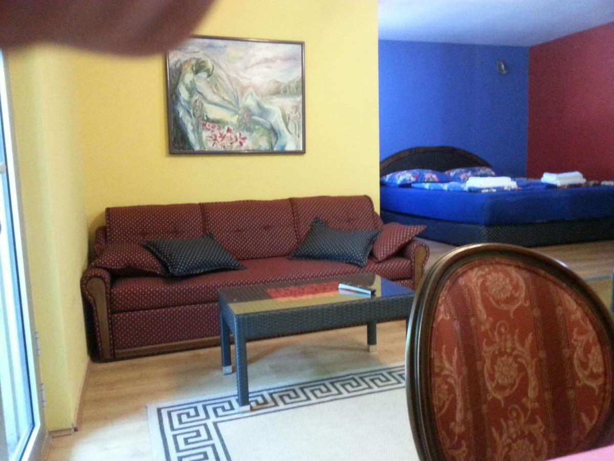 Apartment Nella Кострена Екстериор снимка