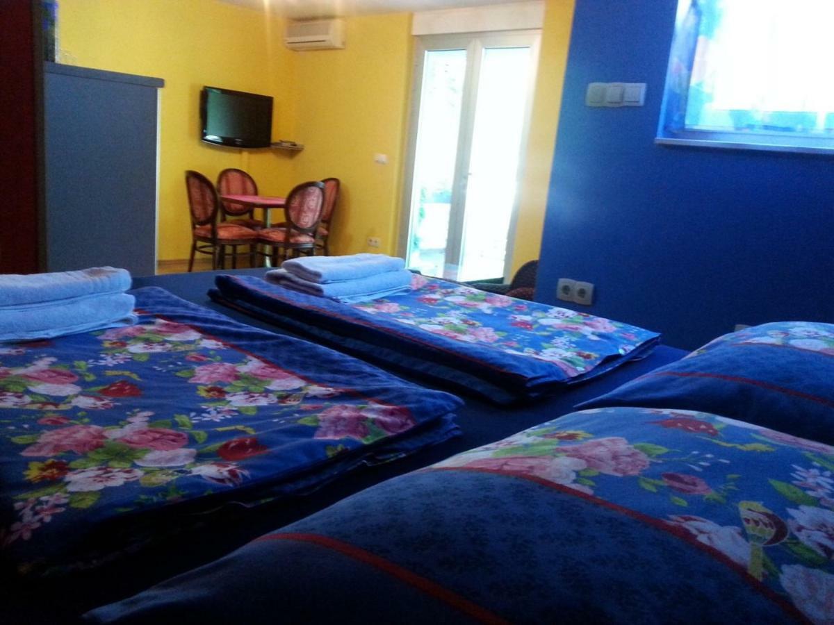 Apartment Nella Кострена Екстериор снимка