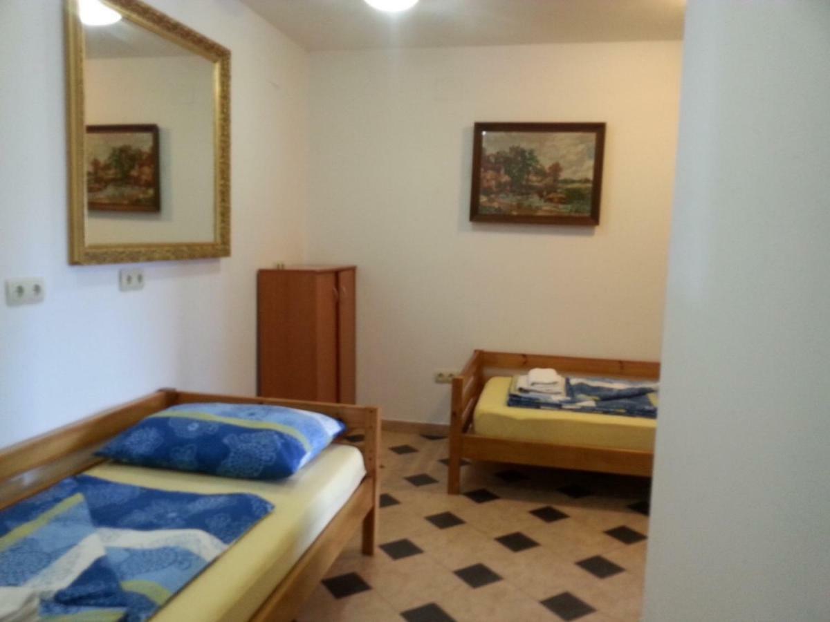 Apartment Nella Кострена Екстериор снимка