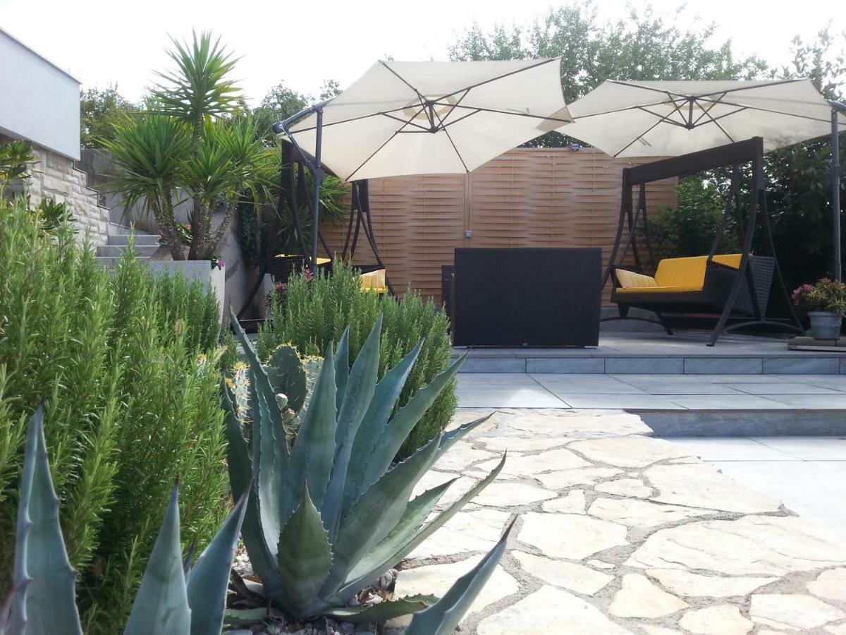 Apartment Nella Кострена Екстериор снимка