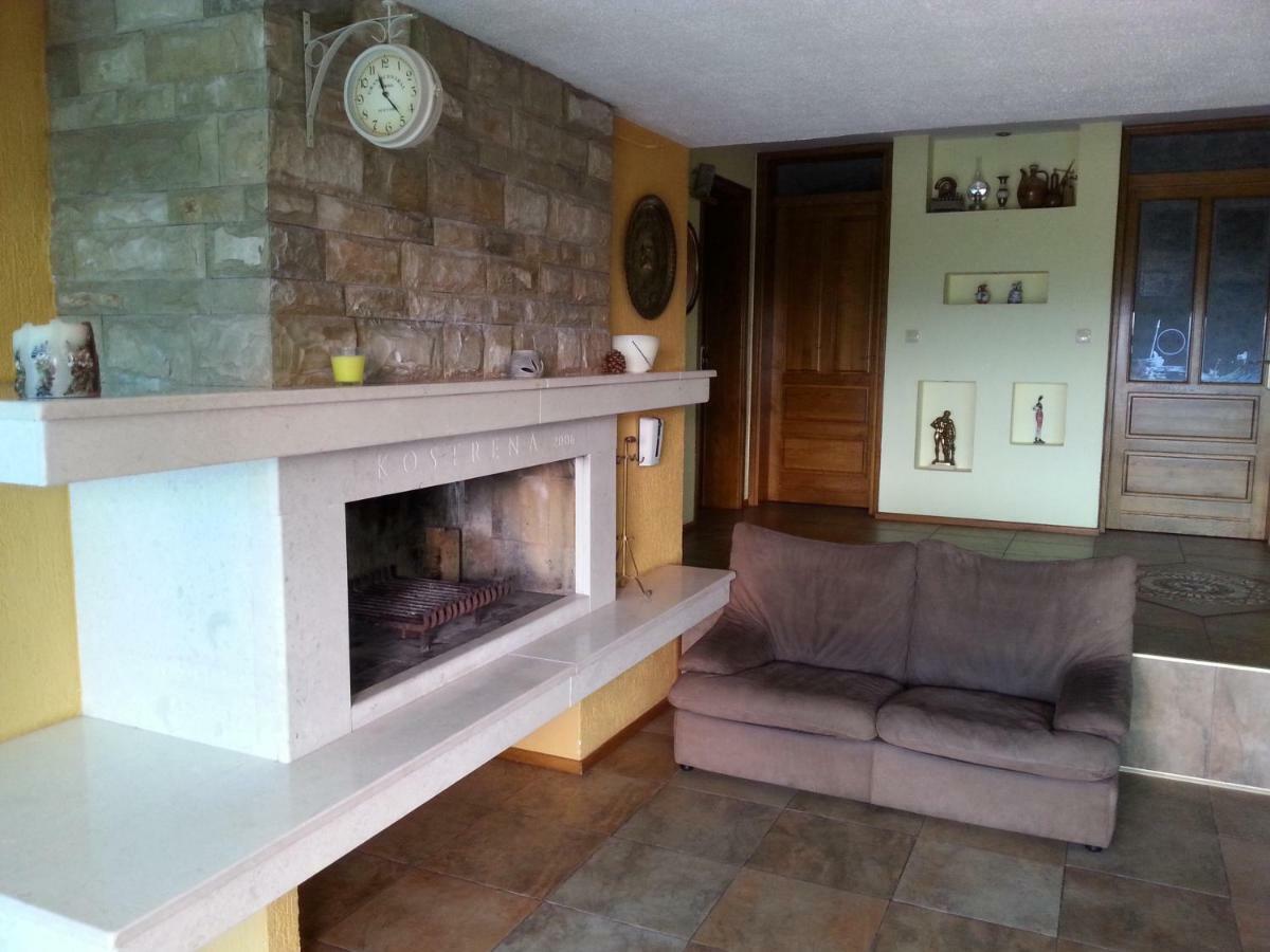 Apartment Nella Кострена Екстериор снимка